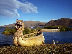 Перу. Озеро Титикака. Папирусное судно индейцев уру.