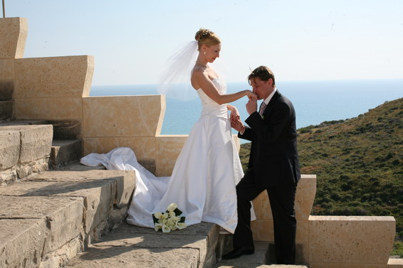 Свадьба на Кипре в саду или на пляже отеля NISSI BEACH 4*, Айя-Напа